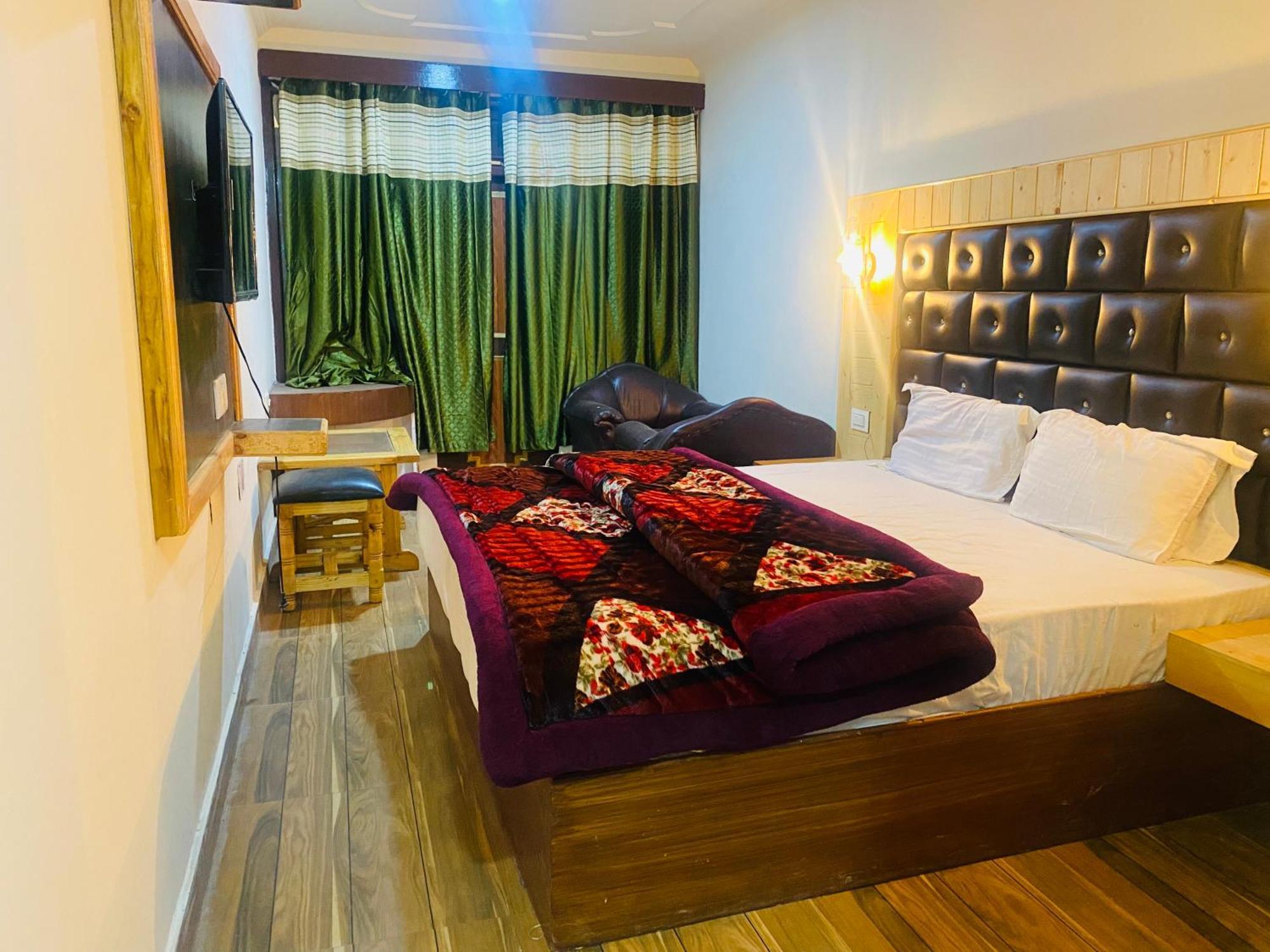 Thakur Hotel Manali (Himachal Pradesh)
