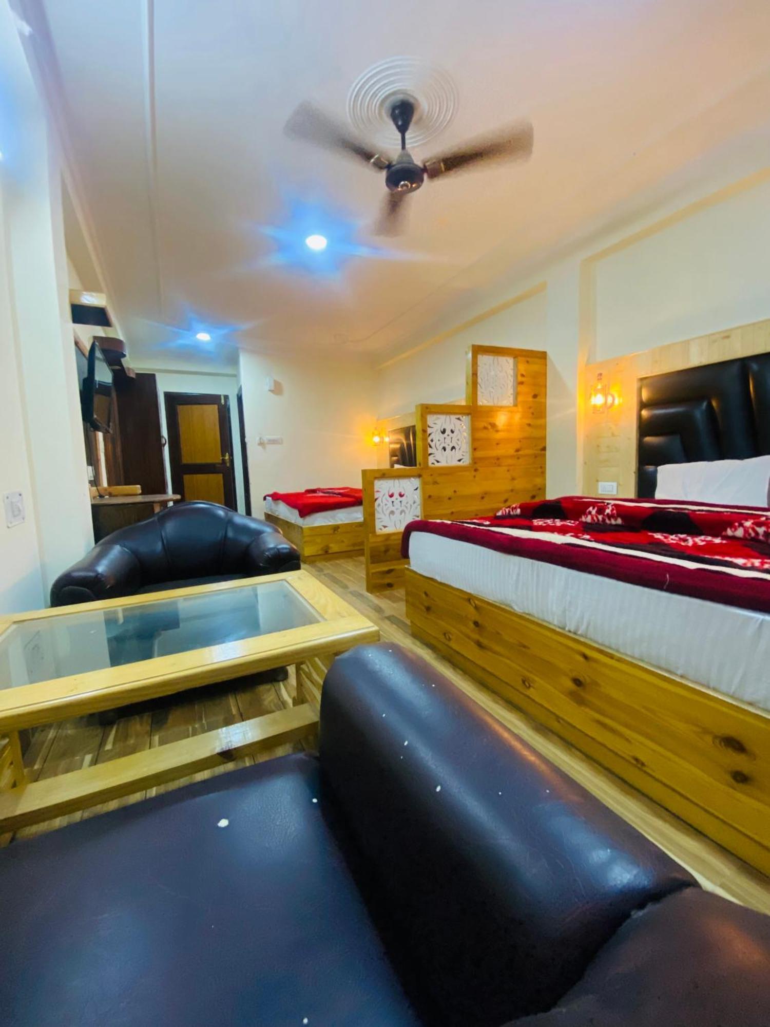 Thakur Hotel