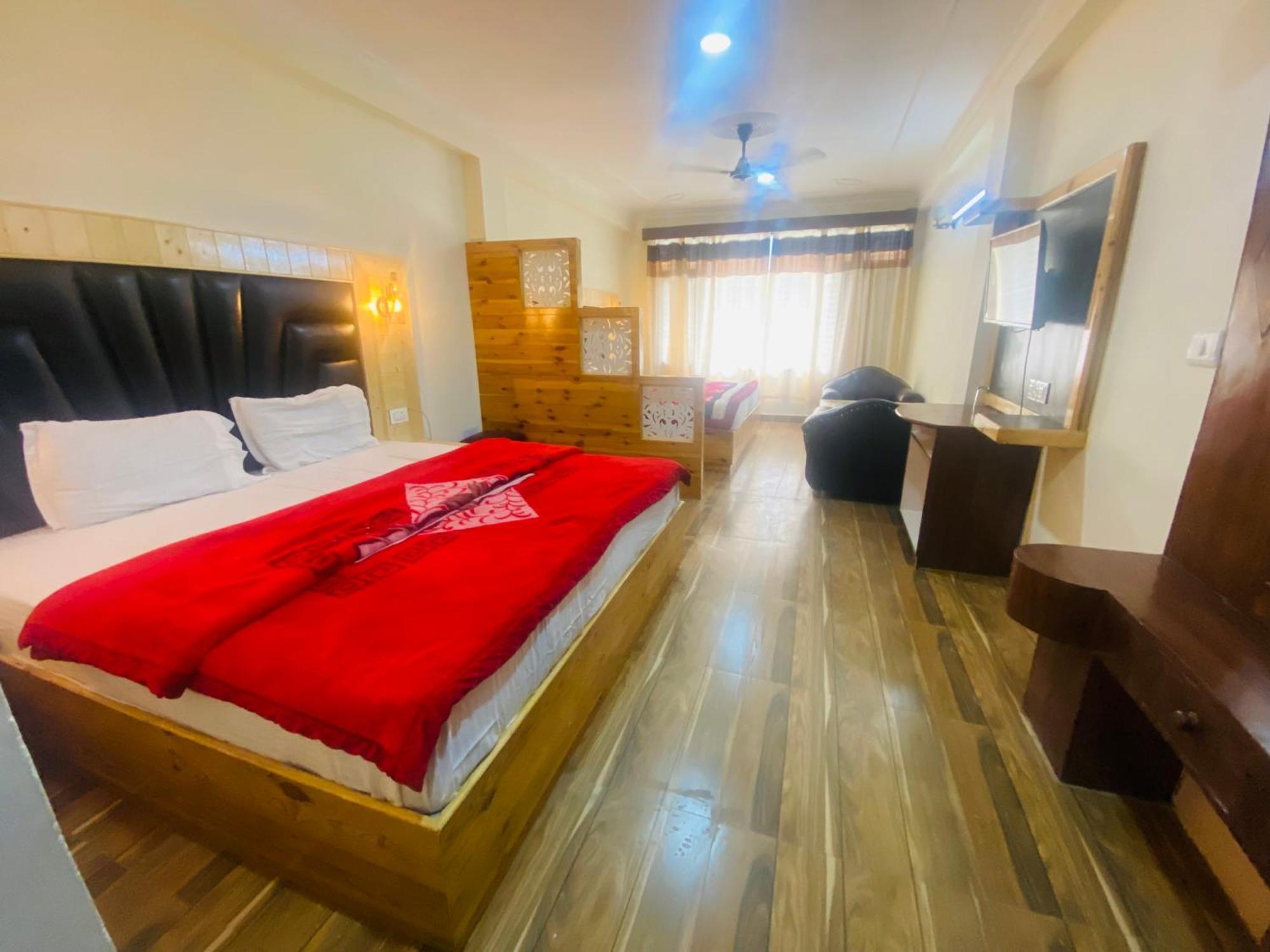 Thakur Hotel 4*