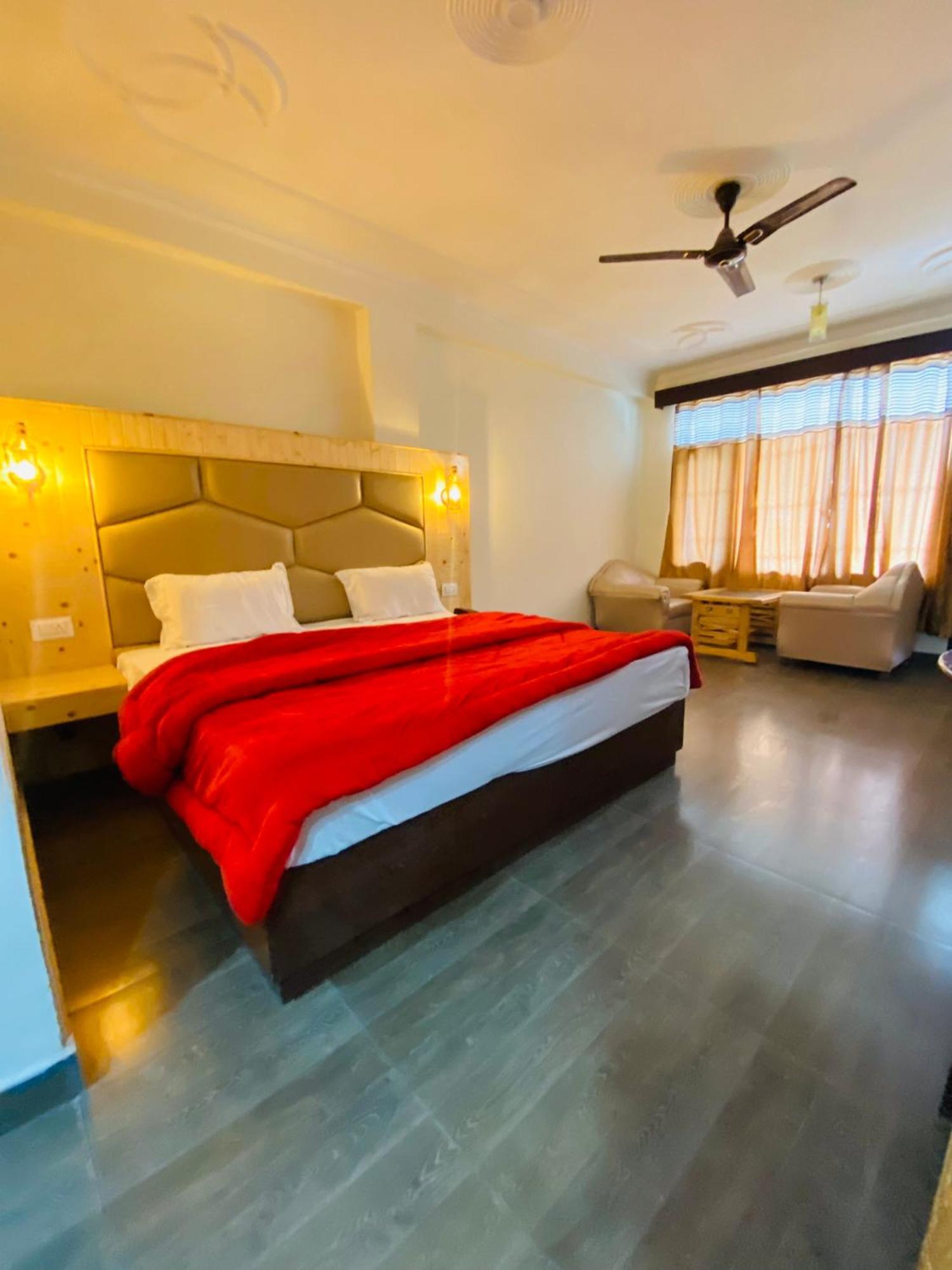 Hotel Thakur Manali (Himachal Pradesh)