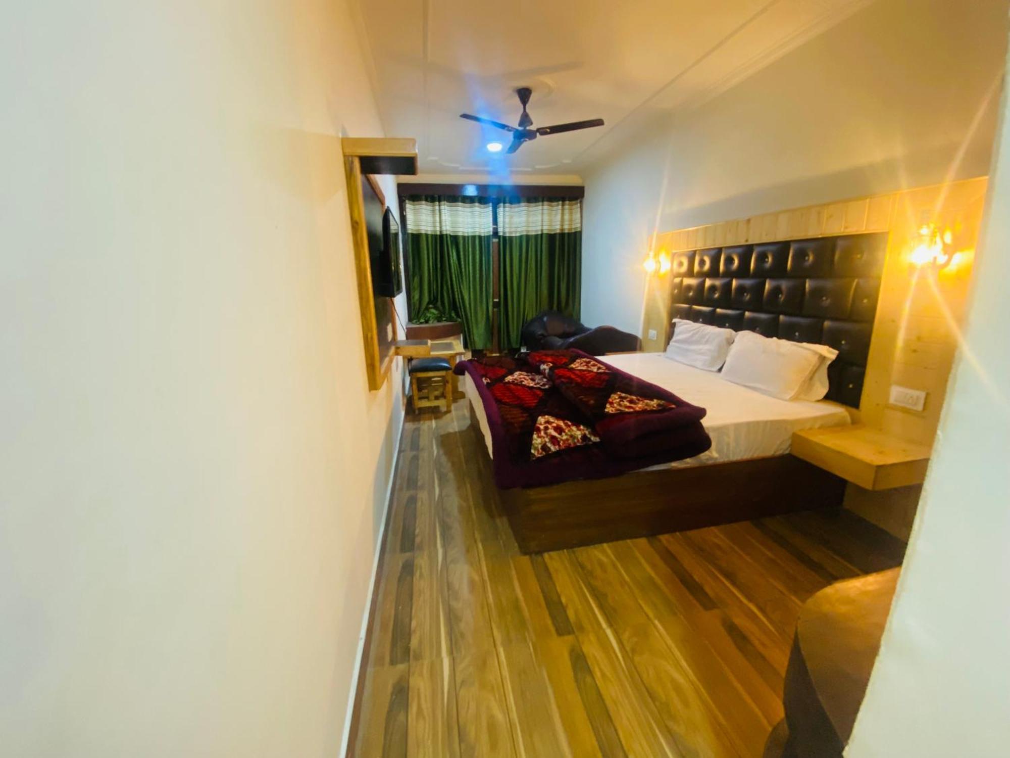 Hotel Thakur